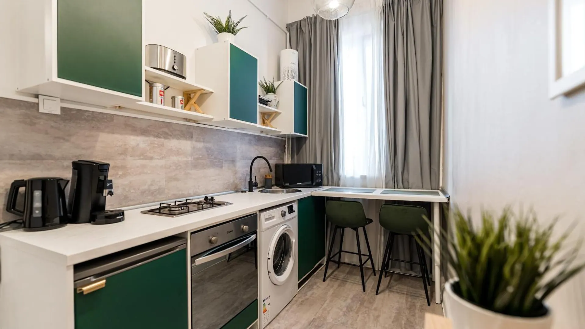 New High Ceilings Apartments - Cozy Studio - Athenee Palace Bucharest 0*,  Romania