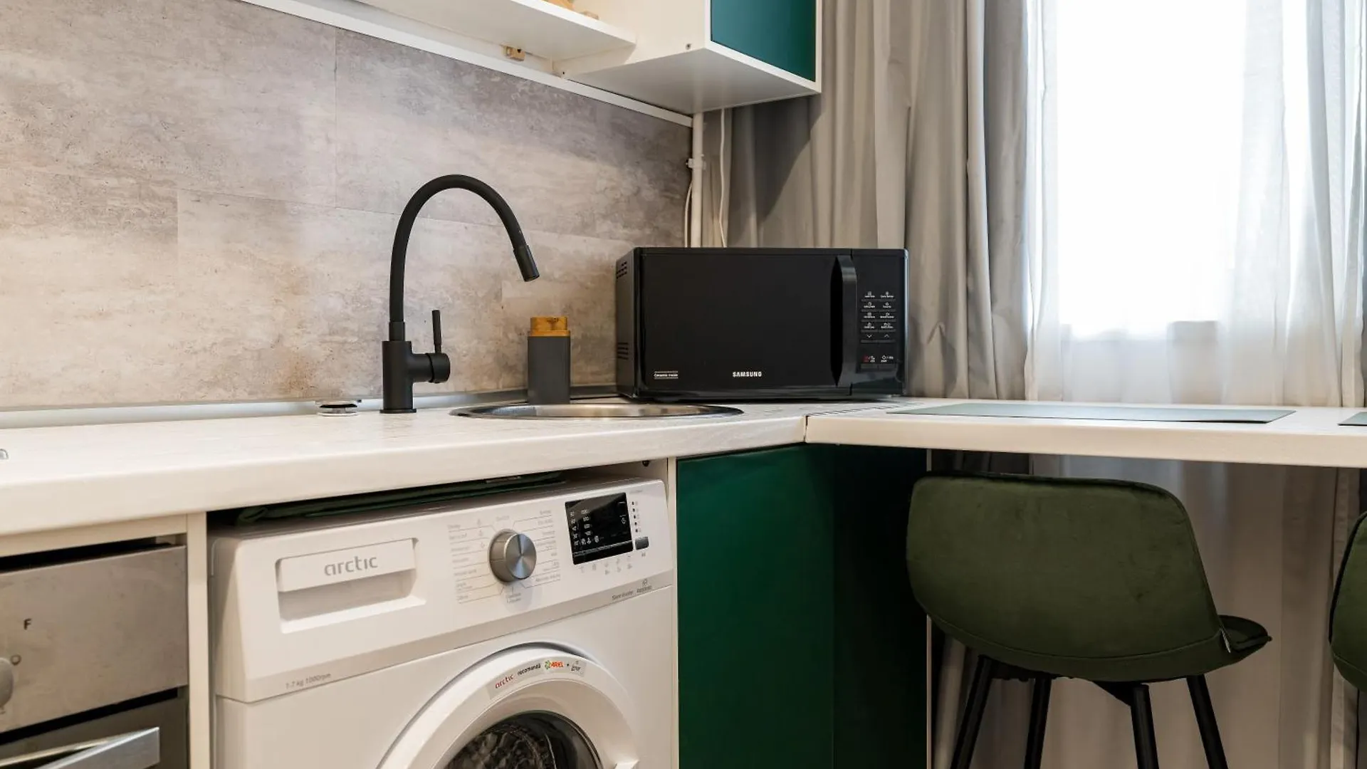 New High Ceilings Apartments - Cozy Studio - Athenee Palace Bucharest 0*,  Romania