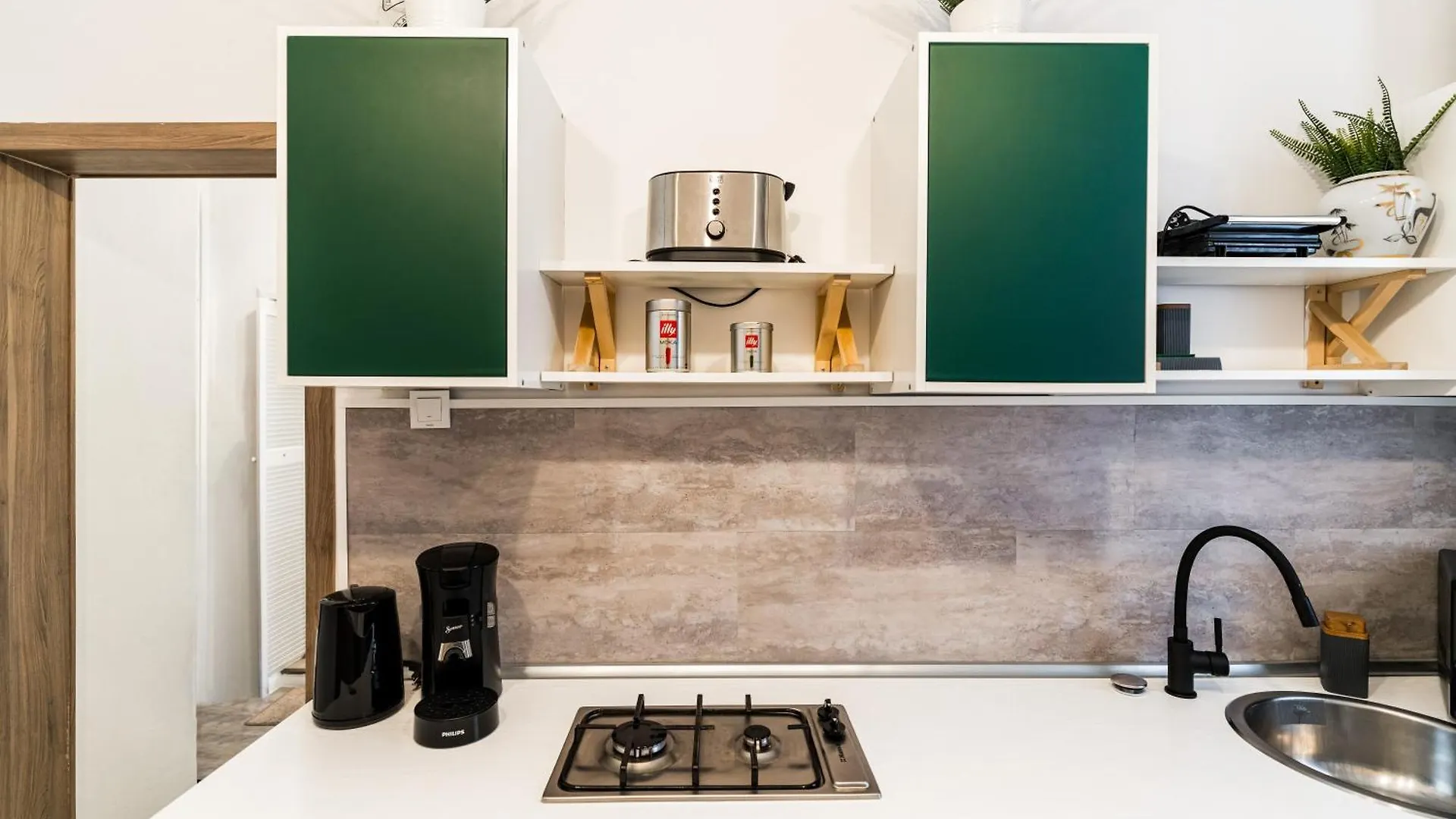 New High Ceilings Apartments - Cozy Studio - Athenee Palace Bucharest