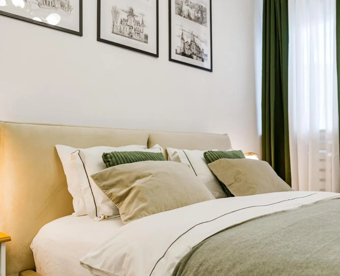 New High Ceilings Apartments - Cozy Studio - Athenee Palace Bucharest Romania