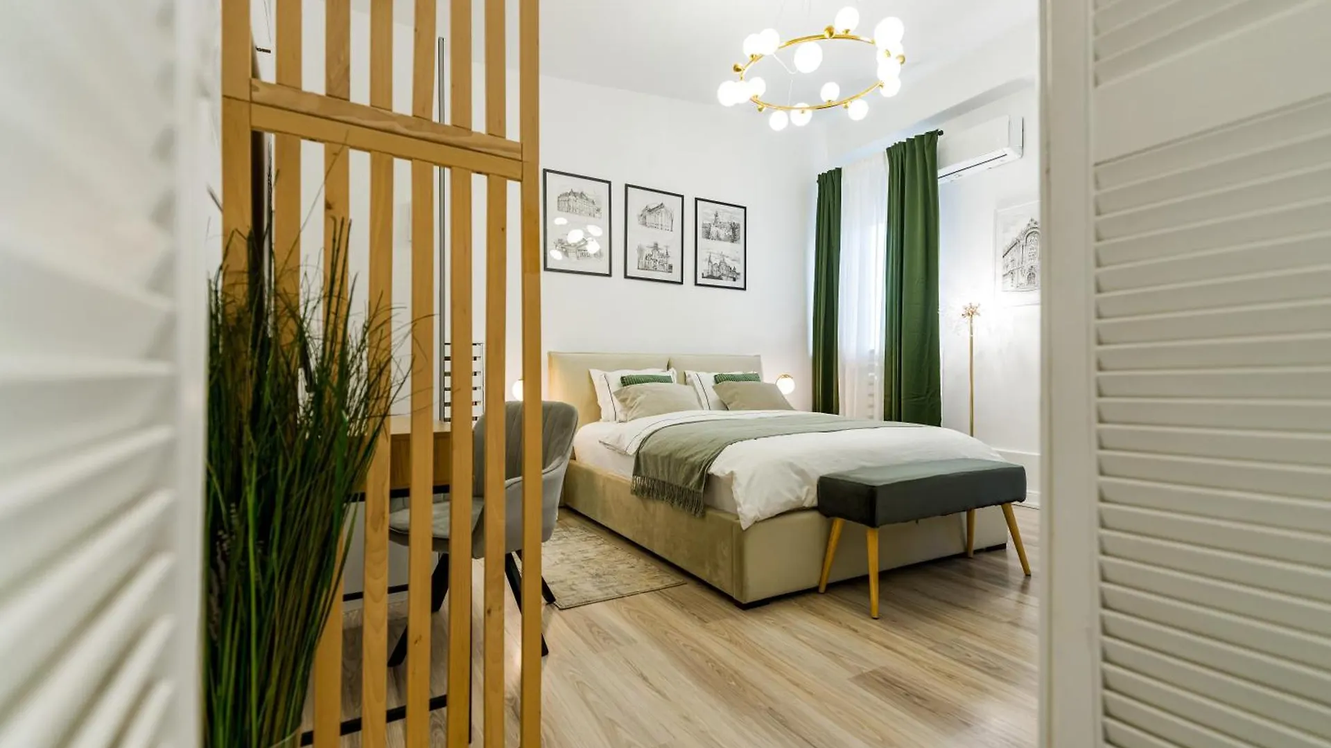 New High Ceilings Apartments - Cozy Studio - Athenee Palace Bucharest
