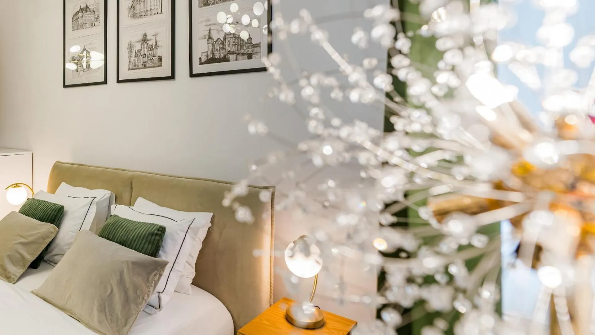 New High Ceilings Apartments - Cozy Studio - Athenee Palace Bucharest