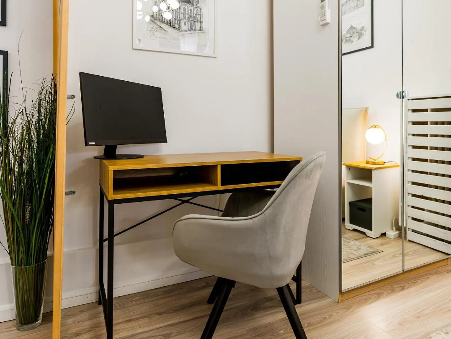 New High Ceilings Apartments - Cozy Studio - Athenee Palace Bucharest Romania