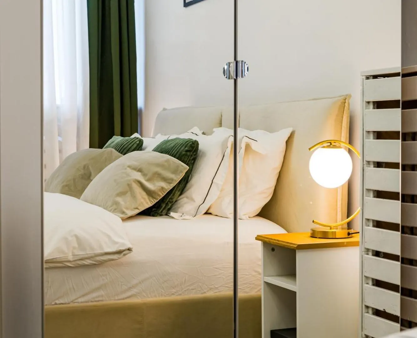 New High Ceilings Apartments - Cozy Studio - Athenee Palace Bucharest