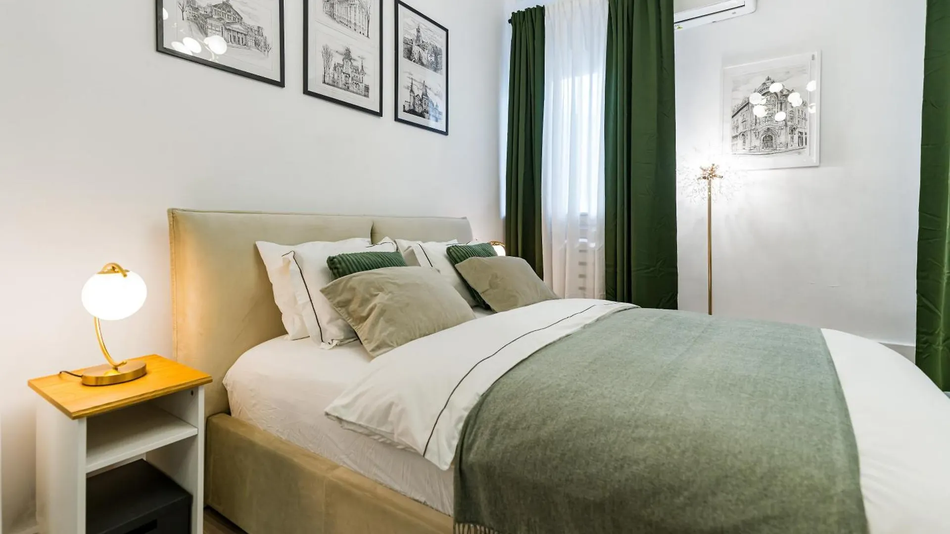 New High Ceilings Apartments - Cozy Studio - Athenee Palace Bucharest