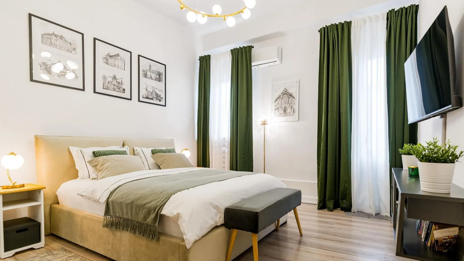 New High Ceilings Apartments - Cozy Studio - Athenee Palace Bucharest Romania
