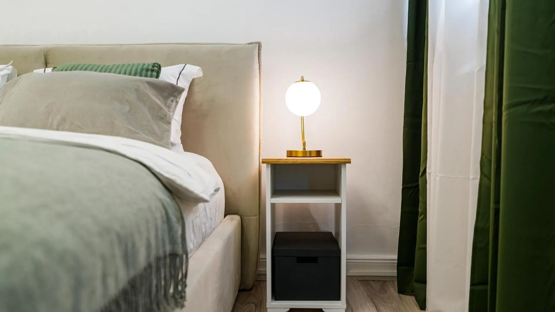New High Ceilings Apartments - Cozy Studio - Athenee Palace Bukarest Románia